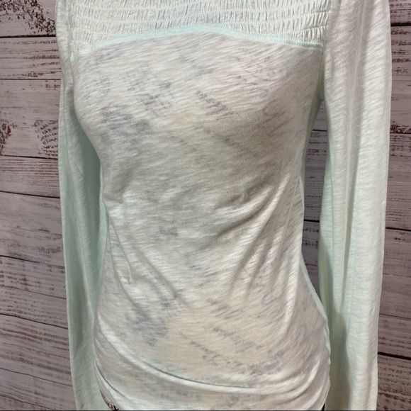 WE‎ THE FREE AQUA CAROLINE SMOCKED SIZE SMALL BLOUSE - Picture 4 of 8